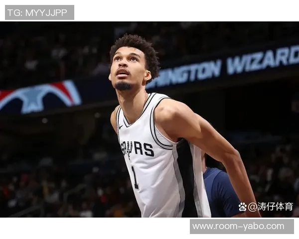 长江后浪推前浪文班对位浓眉续写传奇砍下40分15篮板的辉煌表现