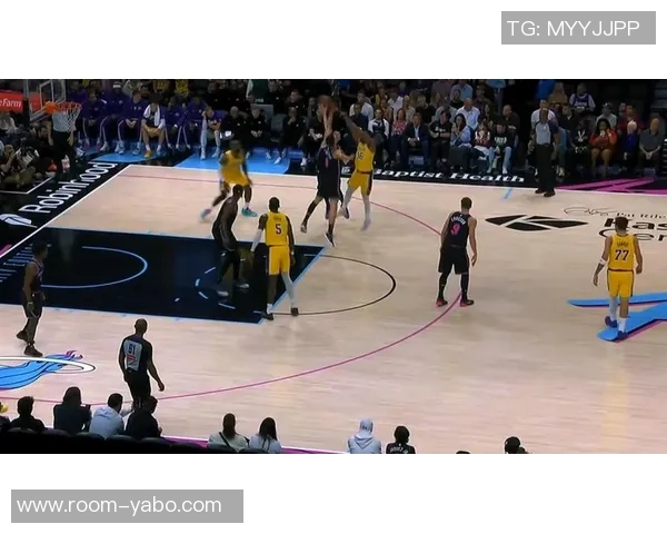 斯玛特称东詹组合激活队友进攻并吸引对手防守重心 斯玛特称东詹组合激活队友进攻并吸引对手防守重心